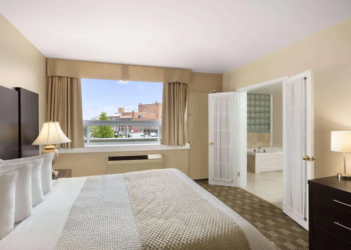Deluxe King Suite