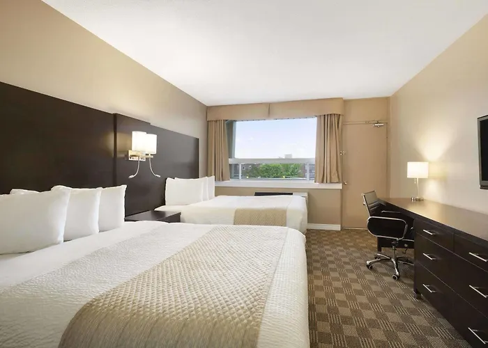 Deluxe Queen Room